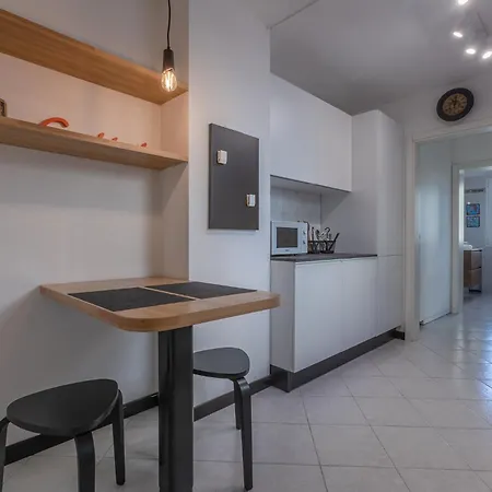 Guesthost - Saragozza Modern Bologna