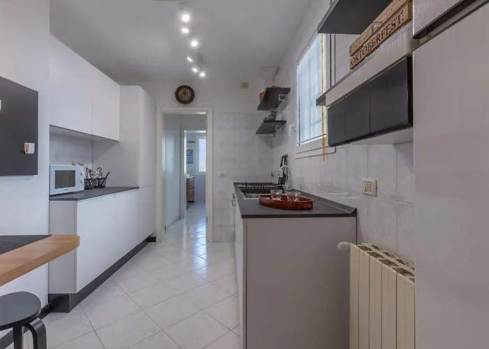 Guesthost - Saragozza Modern Apartament *